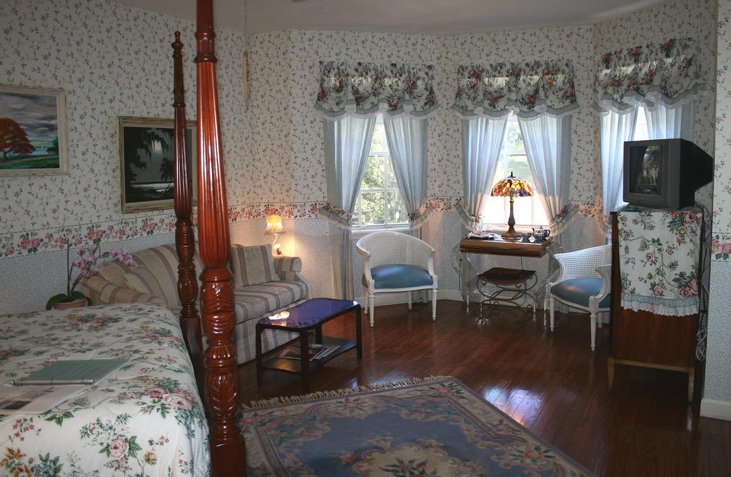 Heron Cay Lakeview Bed & Breakfast マウント・ドラ エクステリア 写真
