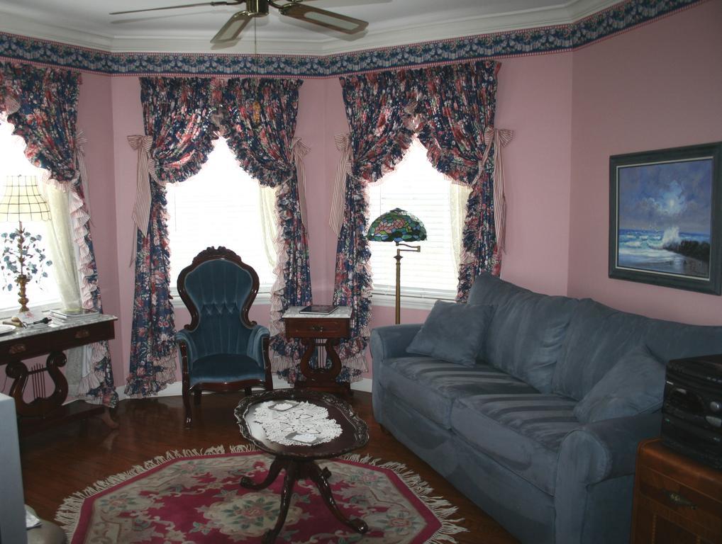 Heron Cay Lakeview Bed & Breakfast マウント・ドラ エクステリア 写真