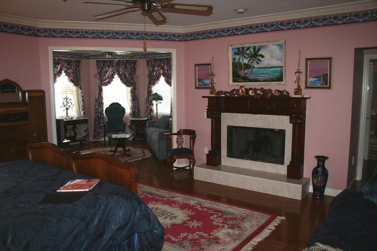 Heron Cay Lakeview Bed & Breakfast マウント・ドラ 部屋 写真